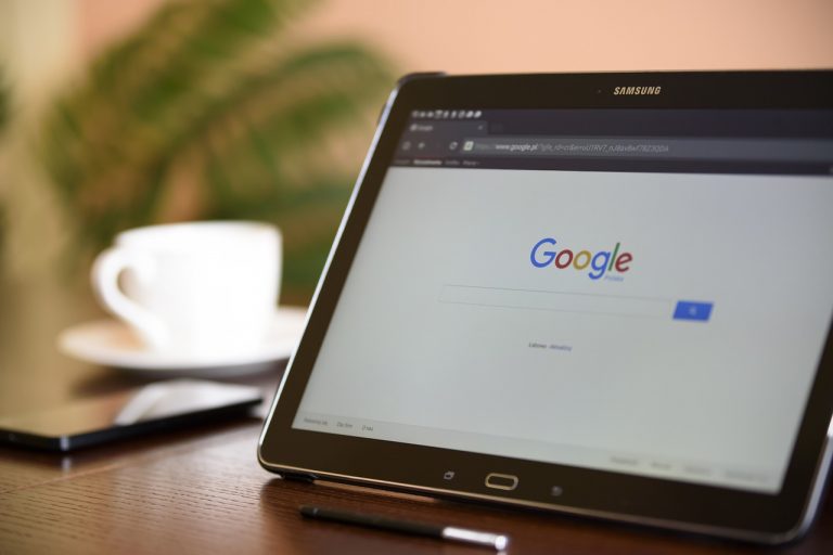 „Google“ užsimena apie naują DI funkciją „Google Lens“ – iššūkis „ChatGPT“