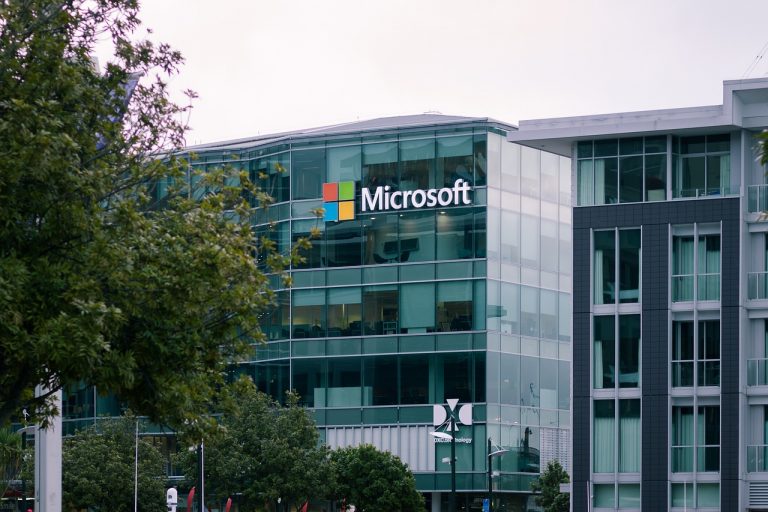 Microsoft išleidžia KB5055523 naujinį: sprendžiamos svarbios Windows 11 problemos ir pristatomos naujos funkcijos Copilot+ kompiuteriams