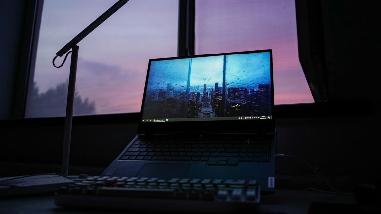 Lenovo pristatė naują „Copilot+ PC“ nešiojamųjų kompiuterių seriją su dirbtiniu intelektu